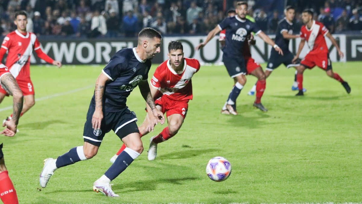 Imanol González marcó tres goles en la primera parte del torneo de la Primera Nacional. Imanol González marcó tres goles en la primera parte del torneo de la Primera Nacional.