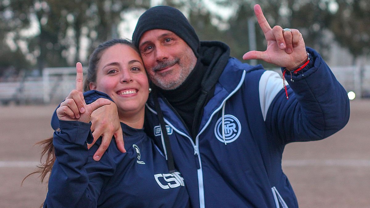 Vicky y Titi, dos pilares del Independiente Rivadavia que gritó campeón en el fútbol femenino. Foto: Efraín Córdova - Fútbol Femenino CSIR