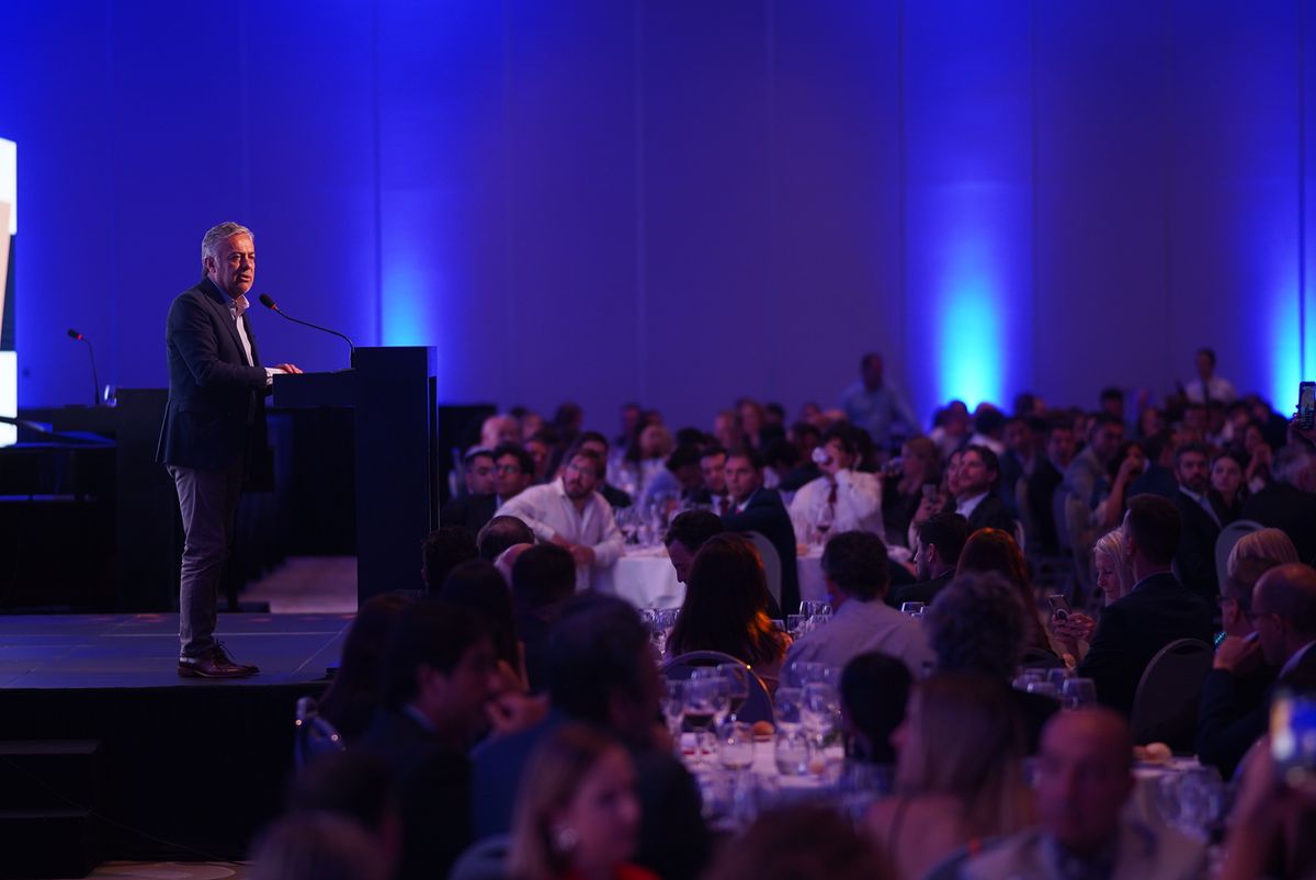 Alfredo Cornejo dio un mensaje optimista ante los ejecutivos de Mendoza.