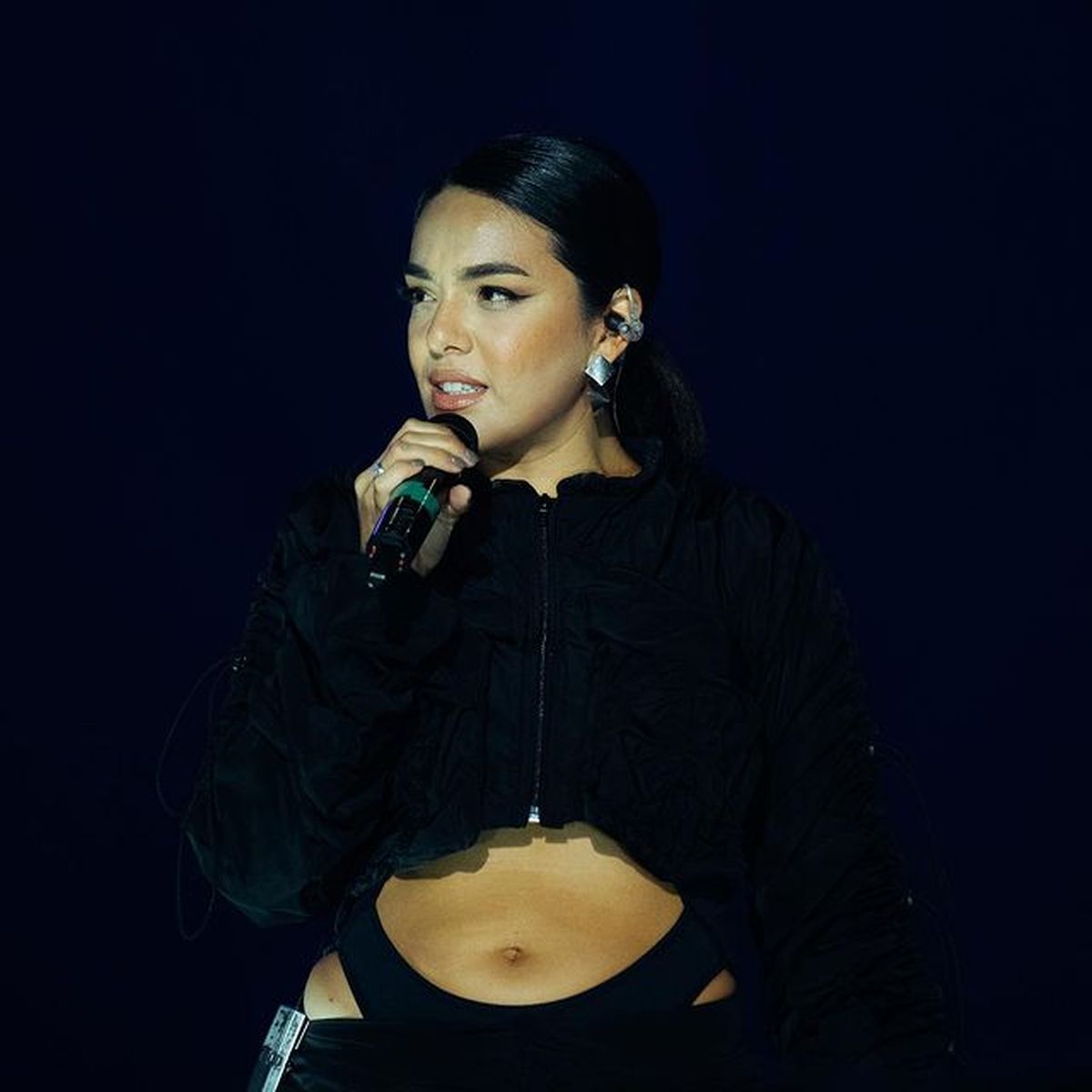 Ángela Leiva dejó su tanga a la vista y las fotos son dinamita.