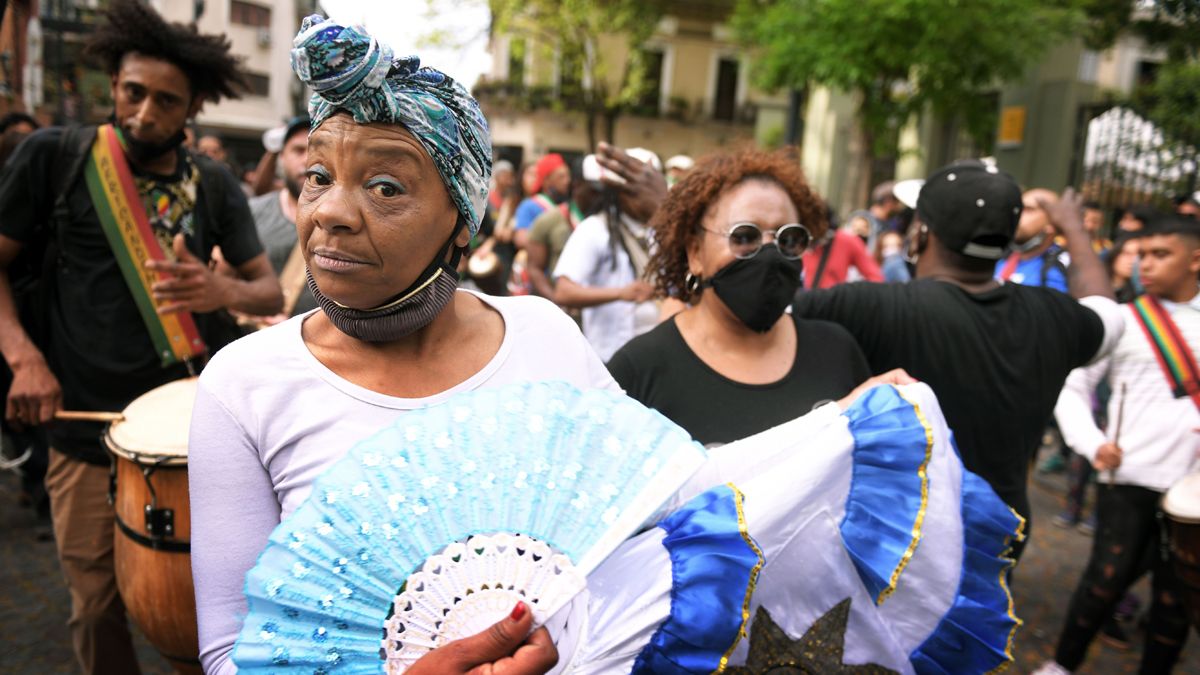 Afrodescendientes autoconvocados realizaron en San Telmo la tradicional llamada de candombe.