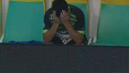 ¡Pobre pibe! Lo sacaron en el primer tiempo y se fue llorando