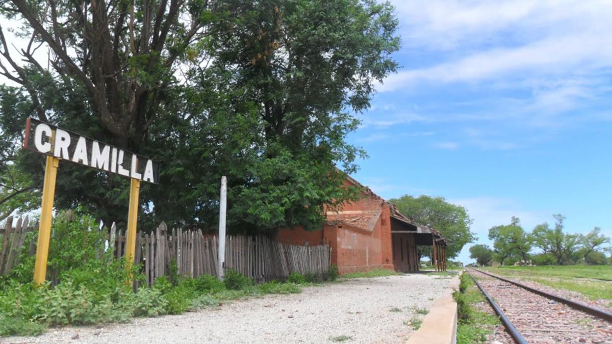 El joven fue embestido por una formación antes de llegar a la estación Gramilla, en Río Hondo, y sufrió heridas y politraumatismos