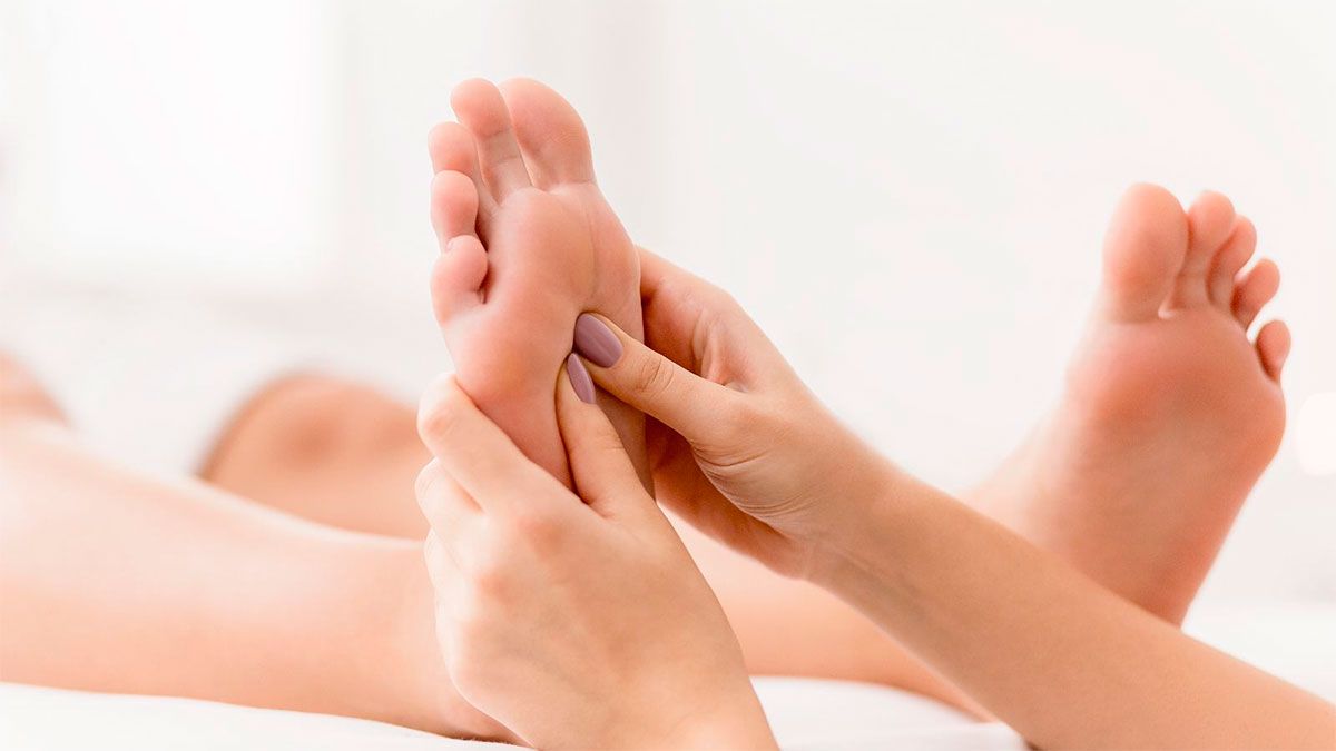 Cómo hacer unos efectivos masajes relajantes en los pies para aliviar  tensiones