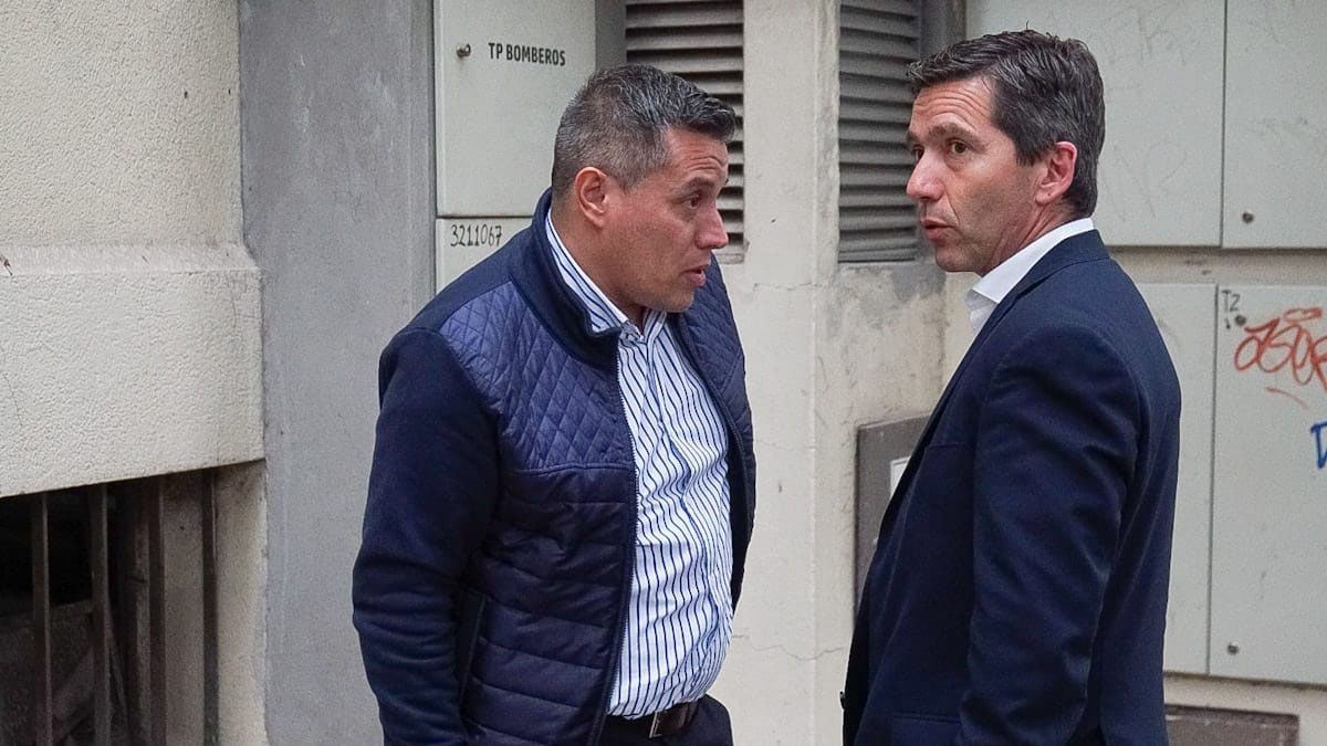 David Sáez, secretario legislativo del Senado, y el presidente de la Cámara de Diputados, Andrés Peti Lombardi, en la Clínica de Cuyo.