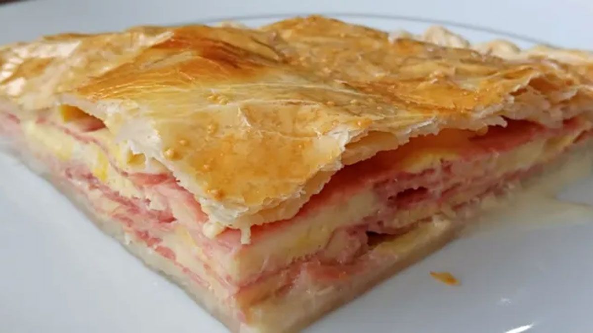 La tarta de jamón y queso es una receta muy popular en Argentina y se hace de una manera muy simple. La tarta de jamón y queso es una receta muy popular en Argentina y se hace de una manera muy simple.