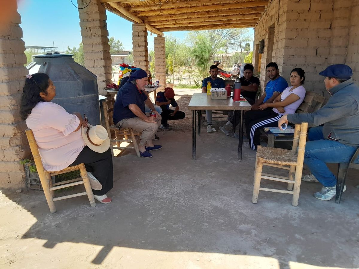 El candidato de Protectora, José Luis Ramón, junto a vecinos de Lavalle. El candidato de Protectora, José Luis Ramón, junto a vecinos de Lavalle.