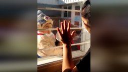 Emotivo video de una policía internada por coronavirus en Tunuyán y su hijo