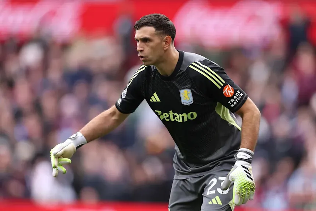 El Dibu Martínez, además de atajar, sumó una asistencia en el segundo gol del Aston Villa contra Burnley, por la Premier League