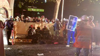 Un hombre murió cuando escapaba de la policía en una protesta en Santiago