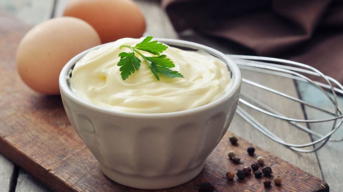 Recetas: sigue los pasos para hacer mayonesa casera de ajo. Foto: gentileza okdiario. Recetas: sigue los pasos para hacer mayonesa casera de ajo. Foto: gentileza okdiario.