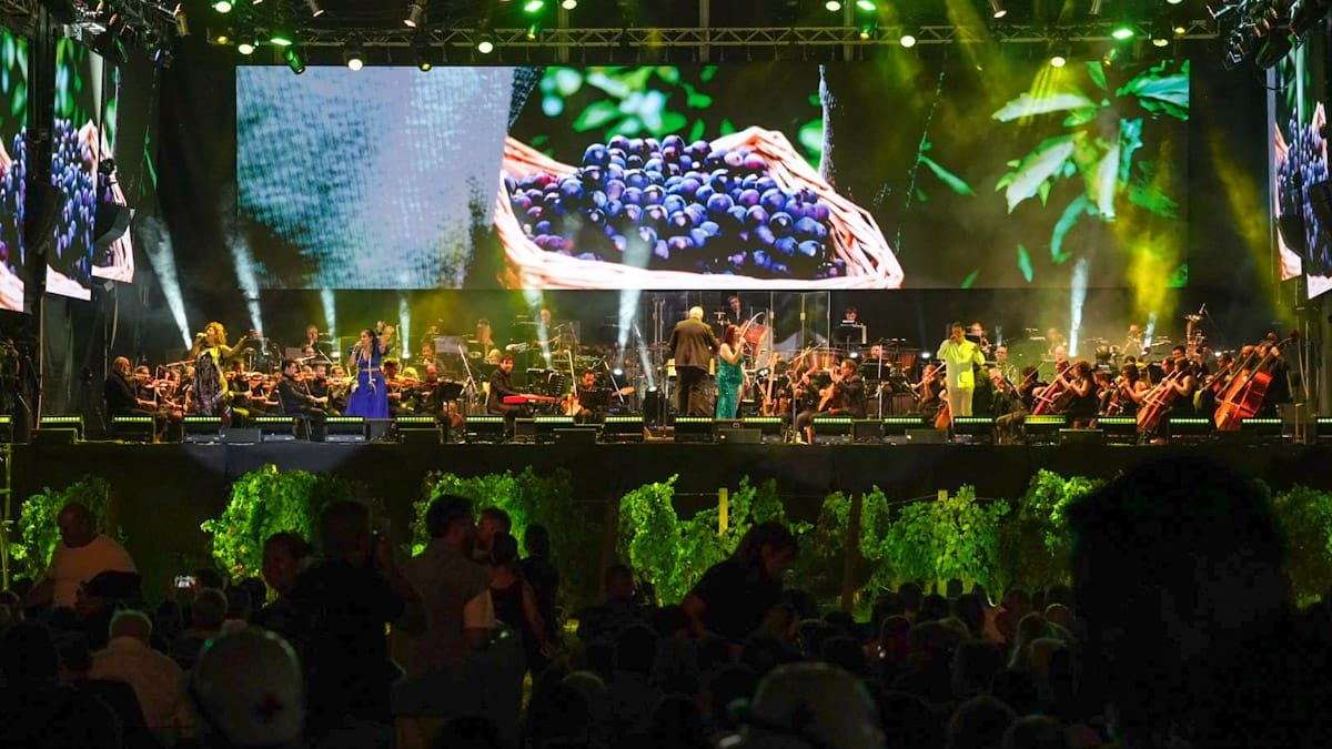 Las bodas de plata de la Fiesta de la Cosecha fueron a puro rock sinfónico con Las Pelotas