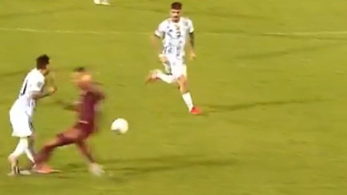 ¡Terrible! La criminal patada que sufrió Messi