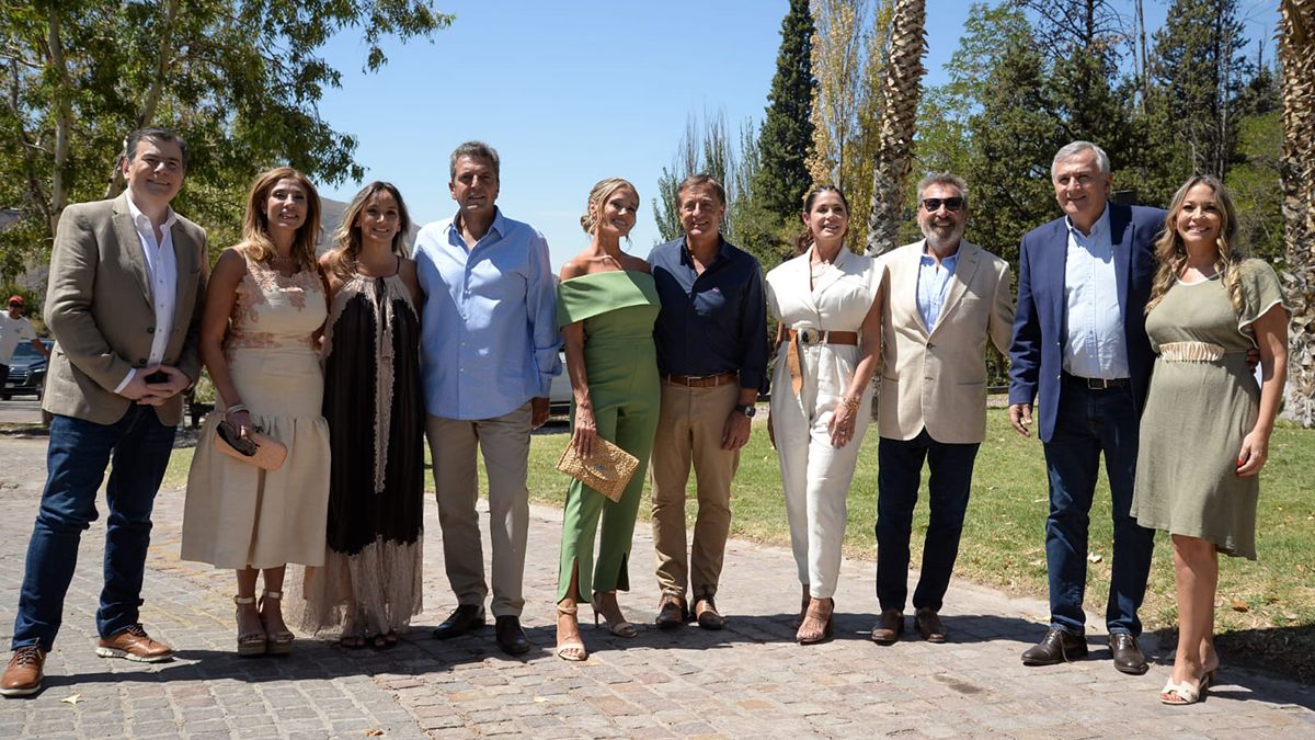 Gerardo Zamora, Claudia Ledesma Abdala, Malena Galmarini, Sergio Massa, Fabiana Calleja, Rodolfo Suarez, Pamela David, Daniel Vila, Gerardo Morales y Tulia Snopek en Vendimia Solidaria.