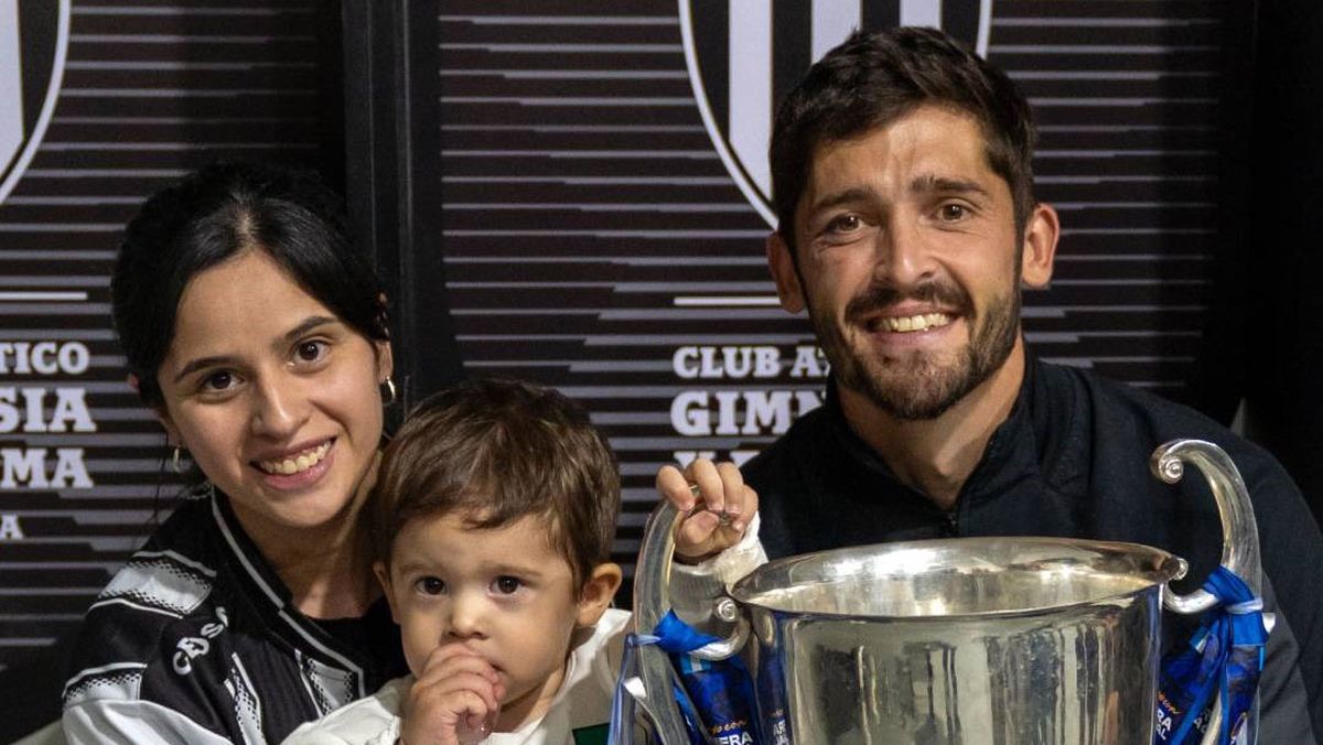Diego Mondino está con su señora y su hijo Beni festejando el ascenso.