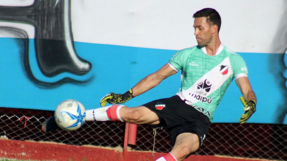 El arquero Matías Alasia, uno de los referentes del Cruzado.