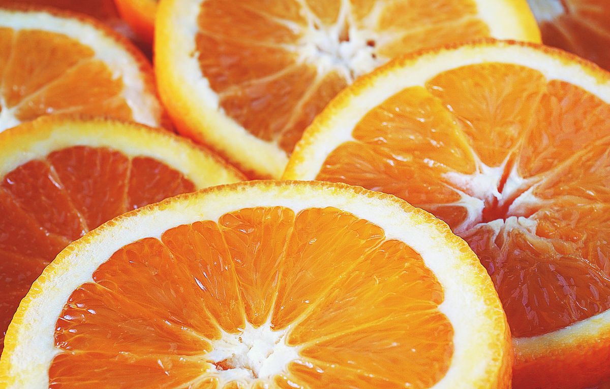 En este artículo exploramos tres ideas para crear un perfume con naranja para el hogar. Imagen: Pexels. En este artículo exploramos tres ideas para crear un perfume con naranja para el hogar. Imagen: Pexels.