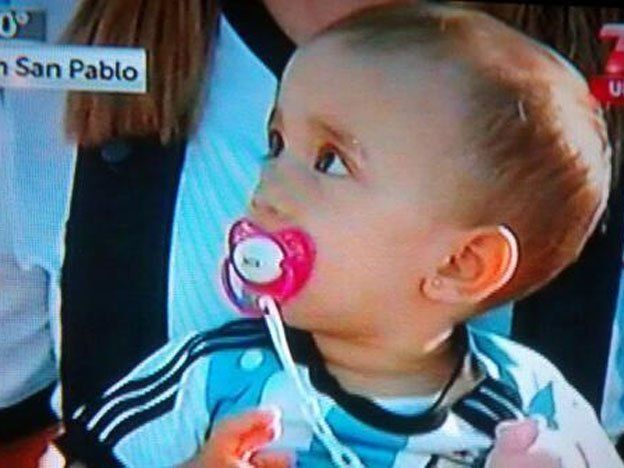 Una ternura: Di María tuvo su angelito en la tribuna