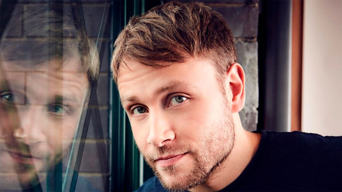 Max Riemelt es el protagonista de El pasado no duerme, serie que se estrenó en Netflix.