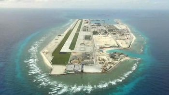La isla más estratégica de China es artificial y le permite controlar tres rutas marítimas vitales La isla más estratégica de China es artificial y le permite controlar tres rutas marítimas vitales