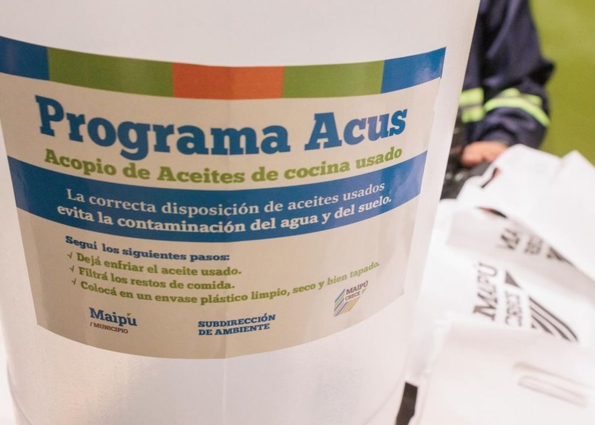Programa ACUS, una iniciativa del municipio de Maipú, que promueve la recuperación de aceites de cocina usados para evitar la contaminación del agua.