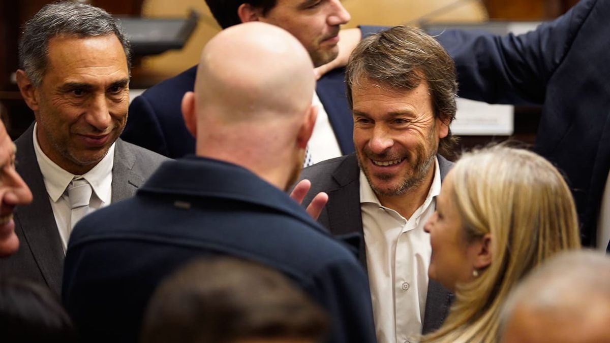 El diputado mendocino Lisandro Nieri se abstuvo de votar la Ley de Financiamiento Universitario. Mientras que Cobos, Verasay y los de la Unión por la Patria avalaron un aumento en las partidas para la educación superior y pública. El diputado mendocino Lisandro Nieri se abstuvo de votar la Ley de Financiamiento Universitario. Mientras que Cobos, Verasay y los de la Unión por la Patria avalaron un aumento en las partidas para la educación superior y pública.