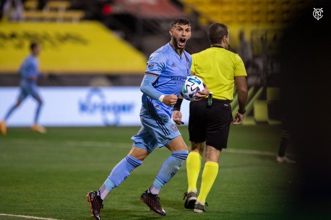 Valentín Castellanos volvió a marcar en el City.
