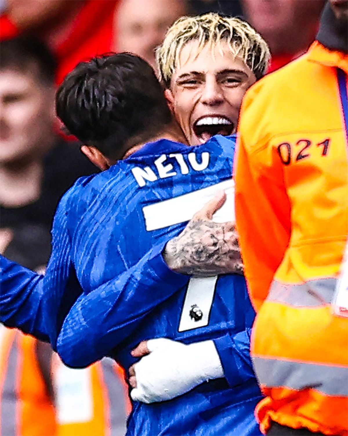 Garnacho festeja su gol.