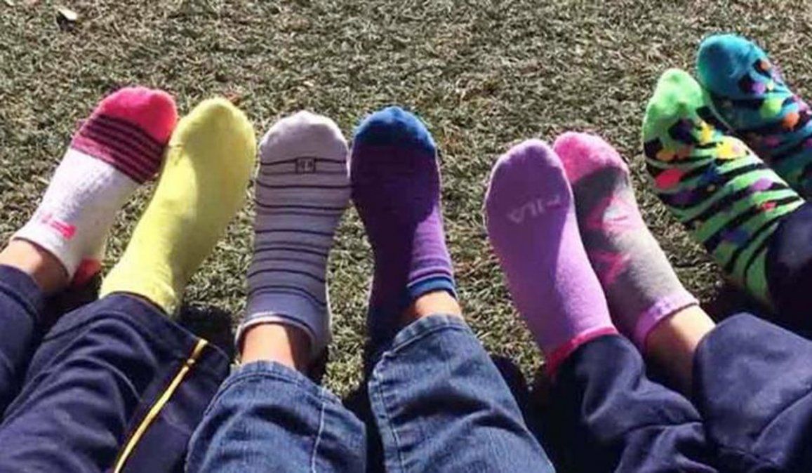 Día Mundial de las Personas con Síndrome de Down: por qué se usa una media de cada color