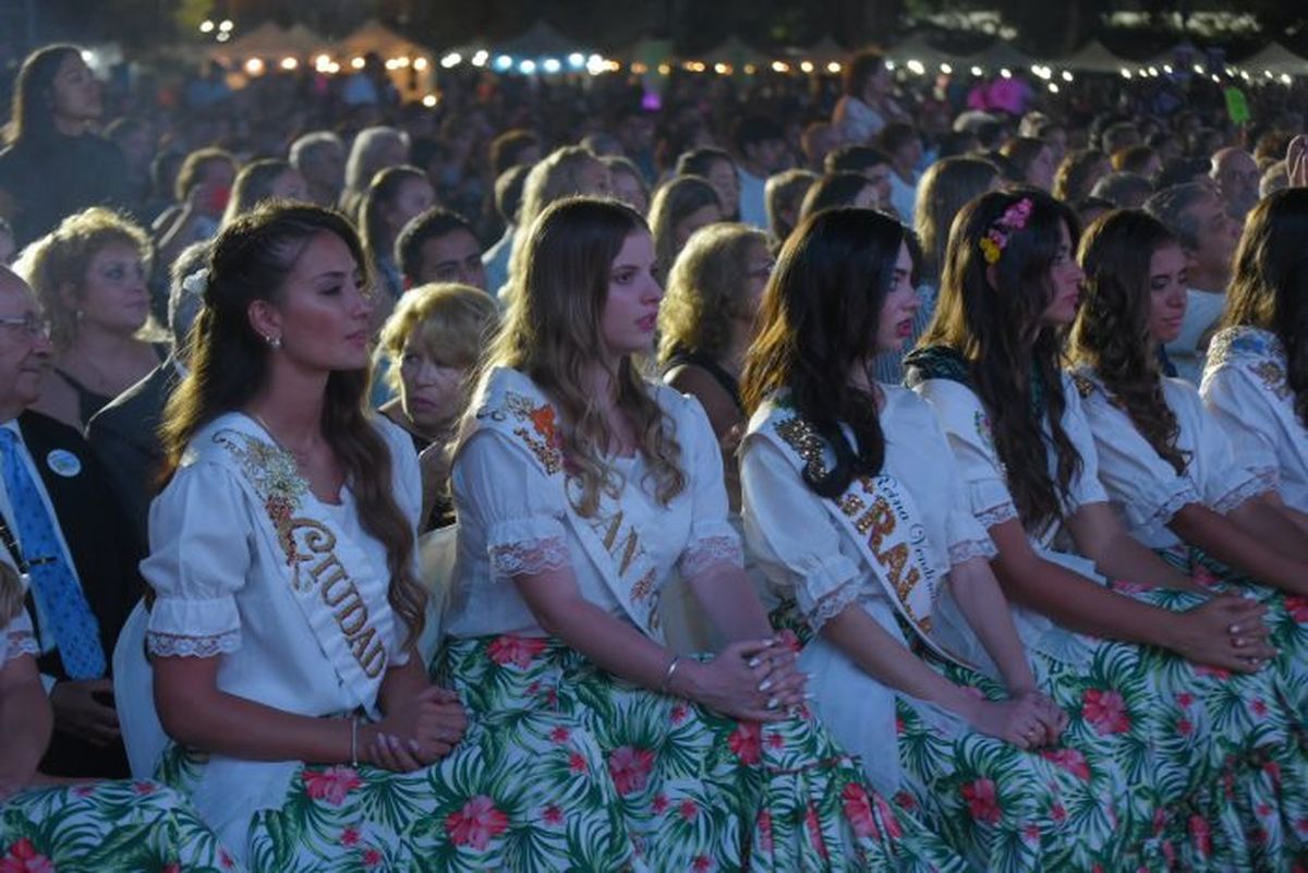 Las candidatas a reina de la Vendimia participaron de la Bendición de los Frutos en el Parque San Vicente en Godoy Cruz. Las candidatas a reina de la Vendimia participaron de la Bendición de los Frutos en el Parque San Vicente en Godoy Cruz.