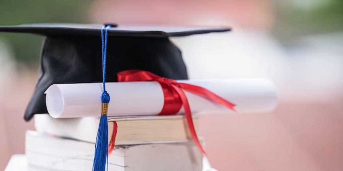 La Sra. Baum dijo que las escuelas que han ampliado la matrícula gratuita a niveles de ingresos más altos. La Sra. Baum dijo que las escuelas que han ampliado la matrícula gratuita a niveles de ingresos más altos.