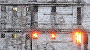 Terminó una revuelta en El Borbollón en el que hubo fuego, tiros y corridas