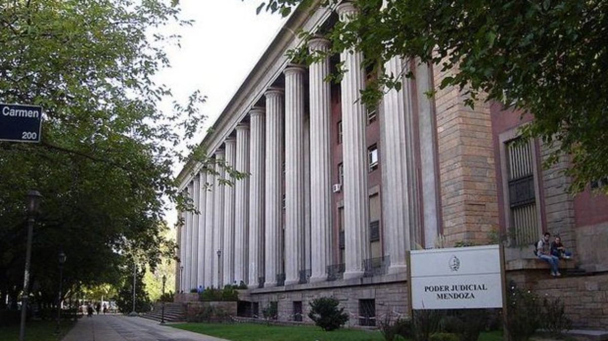 Edificio central del Poder Judicial de Mendoza.