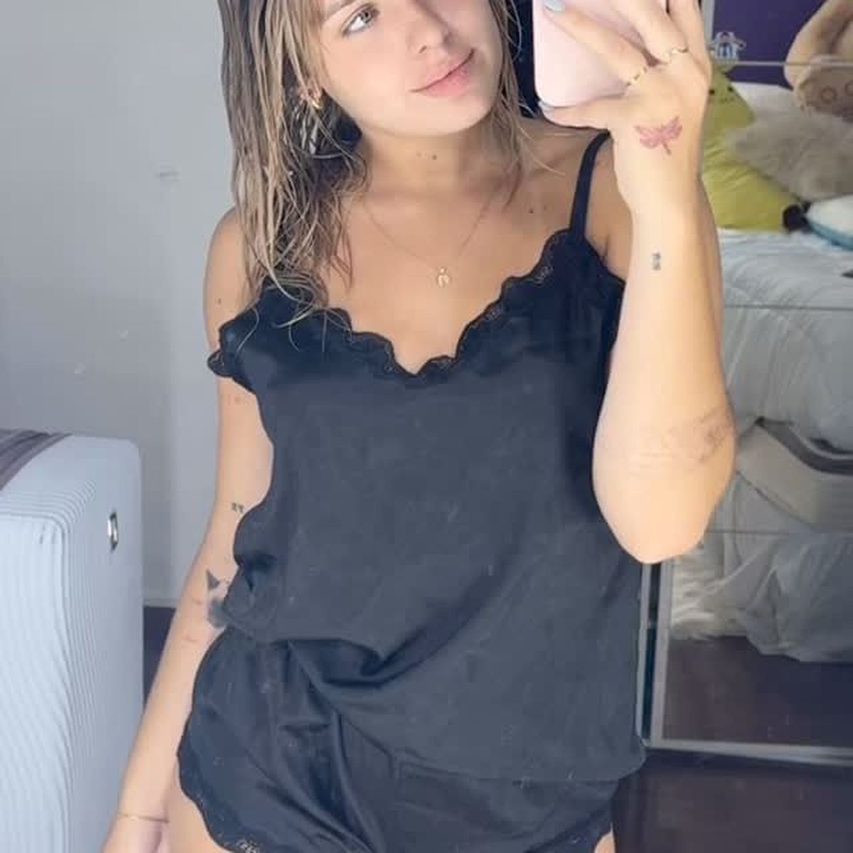 Así es como Coti Romero paraliza la tendencia lencera: shorcitos al ras, encaje y más. Así es como Coti Romero paraliza la tendencia lencera: shorcitos al ras, encaje y más.