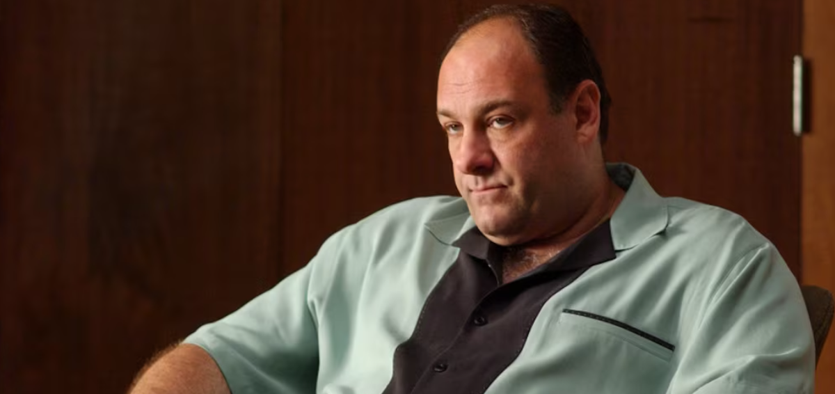 El mafioso escaló hasta el segundo puesto. El mafioso escaló hasta el segundo puesto.