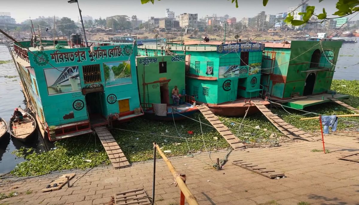 Este hotel queda en el río Buriganga, en Daca. Imagen: Araya Vlogs Este hotel queda en el río Buriganga, en Daca. Imagen: Araya Vlogs