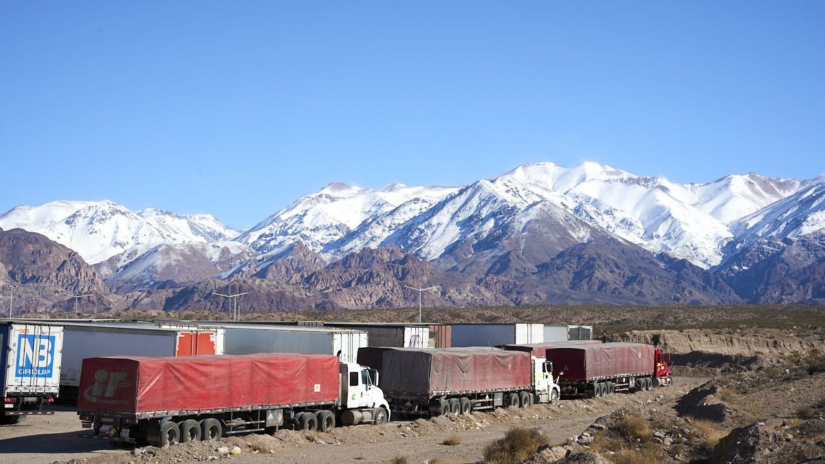 Si bien el paisaje se ve despejado en Uspallata, a más altura la nieve alcanza hasta 2 metros, como ocurre en Las Cuevas. Si bien el paisaje se ve despejado en Uspallata, a más altura la nieve alcanza hasta 2 metros, como ocurre en Las Cuevas.