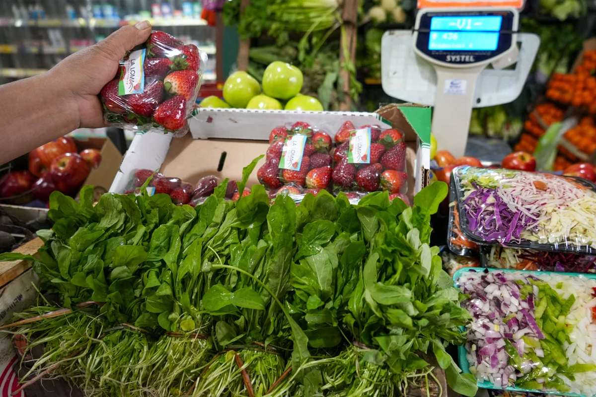 Los precios ya no sauben tanto, pero el poder adquisitivo se derrumbó. Los precios ya no sauben tanto, pero el poder adquisitivo se derrumbó.