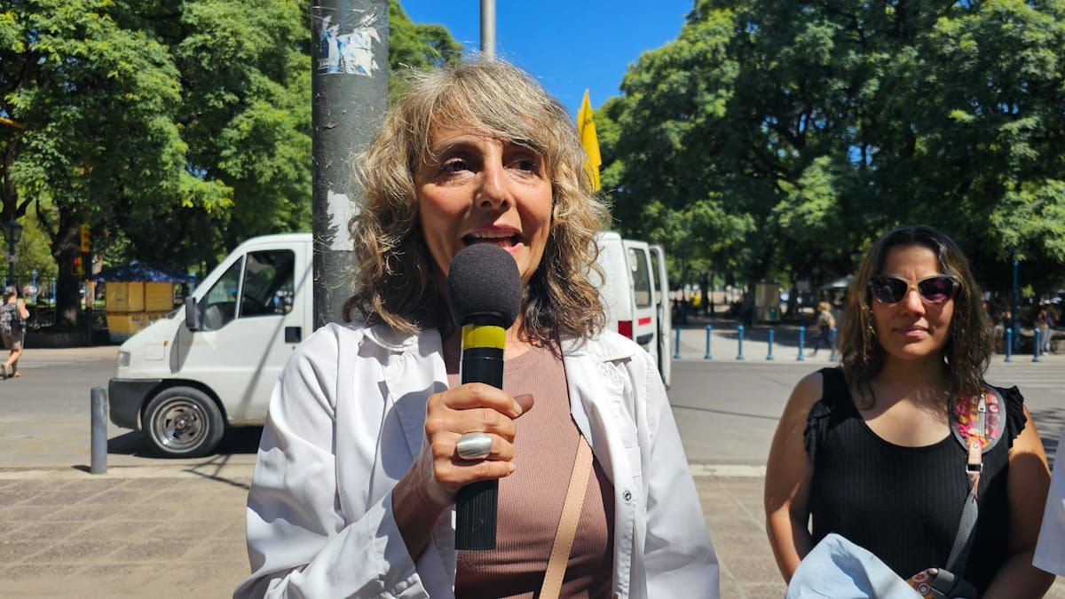 Claudia Iturbe, secretaria general de Ampros celebró la sentencia de la Corte para que los residentes cobren los aguinaldos adeudados desde hace 10 años.