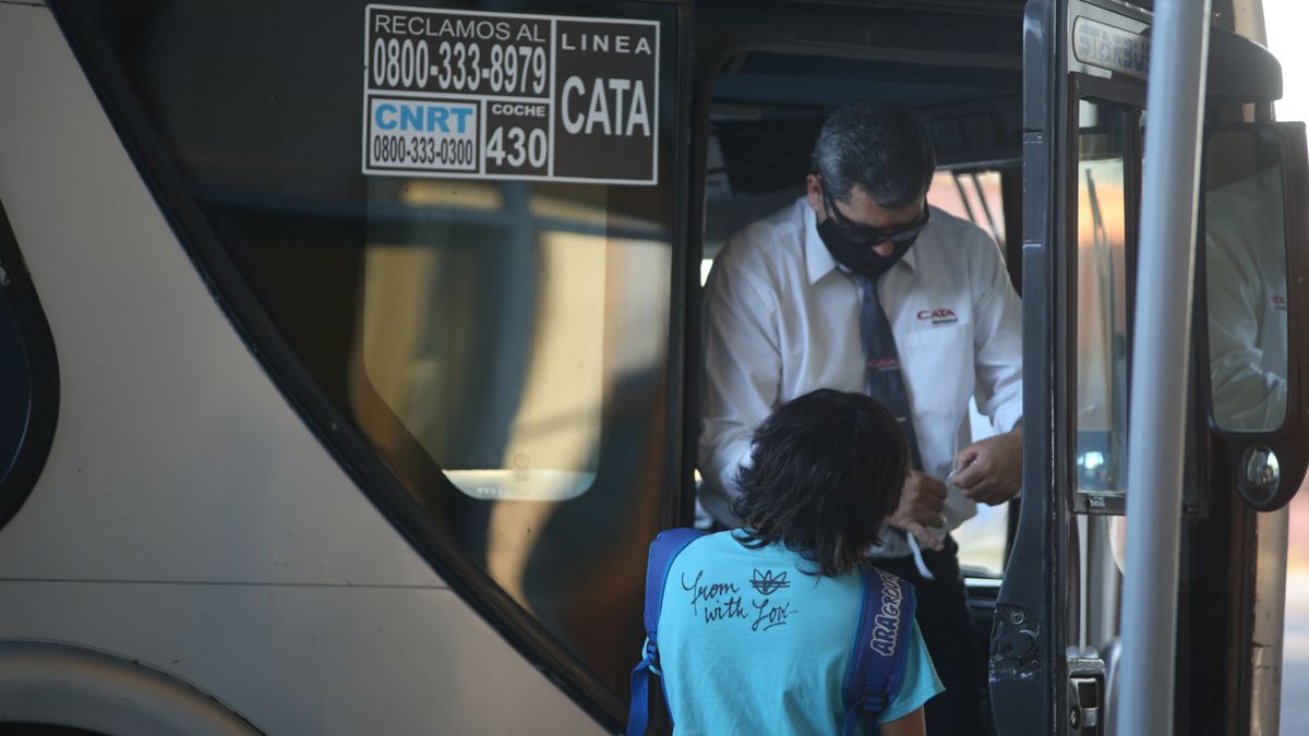 El Gobierno estableció una compensación de emergencia por 900 millones de pesos a las empresas de transporte de pasajeros de jurisdicción nacional.