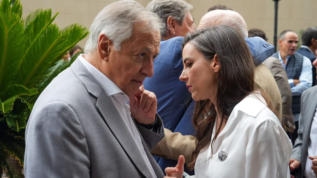 El Procurador General, Alejandro Gullé y la ministra de Seguridad, Mercedes Rus, coinciden en que es necesaria una reforma de la ley de flagrancia, proyecto que el Gobierno ya ingresó en la Legislatura. Para eso Gullé ya diseña una fiscalía especializada en esos casos. El Procurador General, Alejandro Gullé y la ministra de Seguridad, Mercedes Rus, coinciden en que es necesaria una reforma de la ley de flagrancia, proyecto que el Gobierno ya ingresó en la Legislatura. Para eso Gullé ya diseña una fiscalía especializada en esos casos.