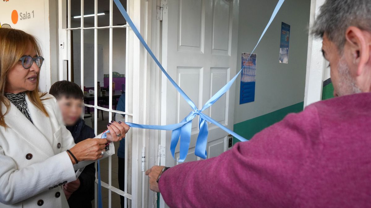 El intendente de Capital, Ulpiano Suarez, junto a la directora nacional de Aldeas Infantiles SOS Argentina, Alejandra Perinetti. El intendente de Capital, Ulpiano Suarez, junto a la directora nacional de Aldeas Infantiles SOS Argentina, Alejandra Perinetti.