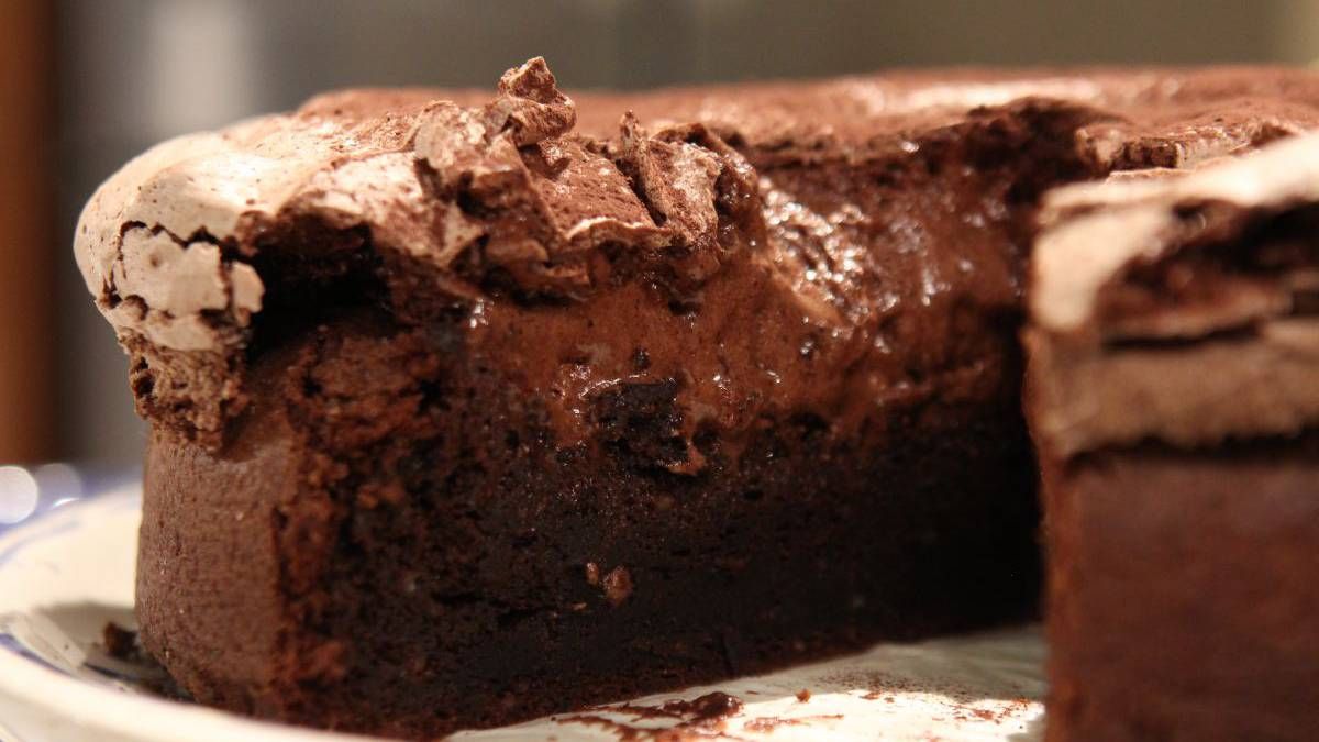 Recetas fáciles: cómo hacer una torta de chocolate con pocos ingredientes.