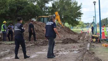 Un operario murió sepultado bajo la tierra: el terrible accidente en una obra cloacal Un operario murió sepultado bajo la tierra: el terrible accidente en una obra cloacal