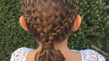 Los increíbles peinados que le hace a su hija