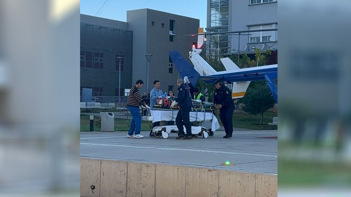 La mujer víctima del accidente de la Ruta 7 hacia Chile fue trasladada en helicóptero hasta el Hospital Central donde quedó internada en muy grave estado. Foto: Matías Pascualetti/ Radio Nihuil.