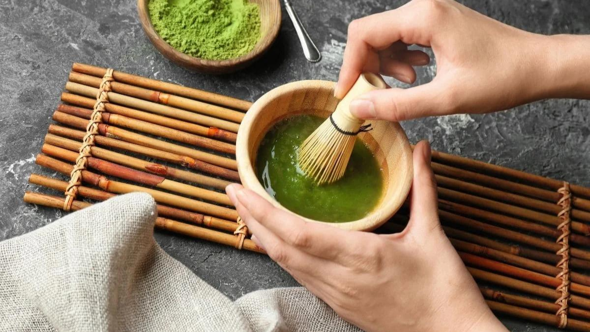 El truco casero con matcha para lucir una piel hidratada y rejuvenecida. El truco casero con matcha para lucir una piel hidratada y rejuvenecida.