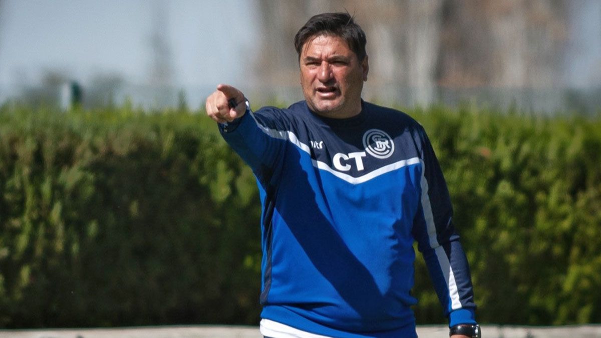 Marcelo Straccia se fue muy caliente por el arbitraje de Lucas Novelli.