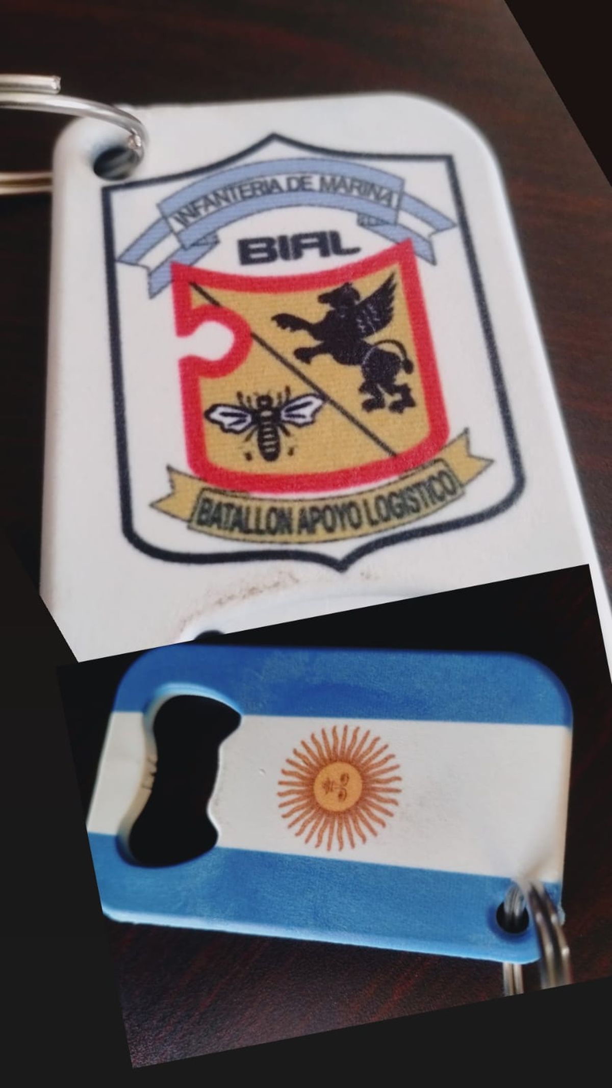 El llavero de la infantería de Marina que le entregaron a Franchesco. El llavero de la infantería de Marina que le entregaron a Franchesco.