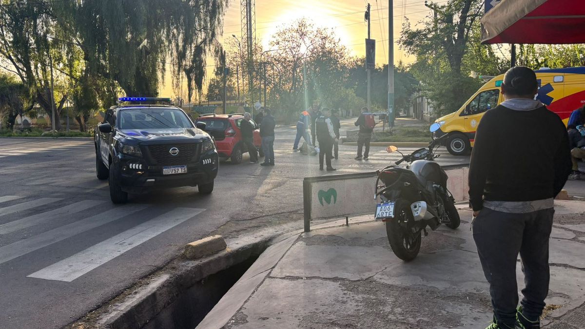 El tránsito en el lugar del accidente estuvo cortado mientras realizaron los peritajes. El tránsito en el lugar del accidente estuvo cortado mientras realizaron los peritajes.